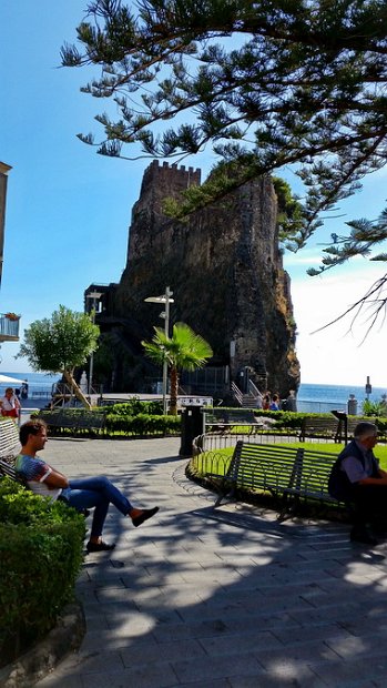 (96)  Aci Castello
